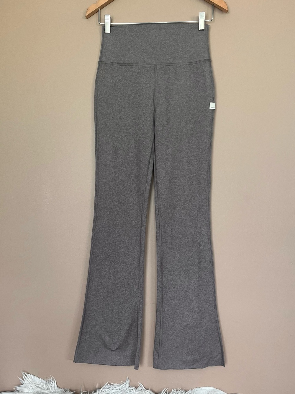 {Vuori} Halo Slim Flare Pant with Raw Hem in Chia Heather - Womens Small